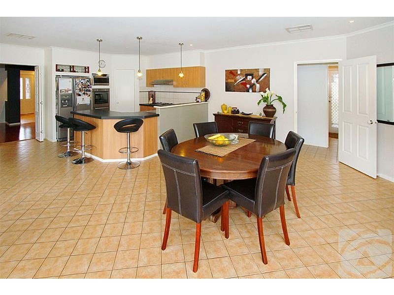 16 Tamora Way, Sydenham VIC 3037