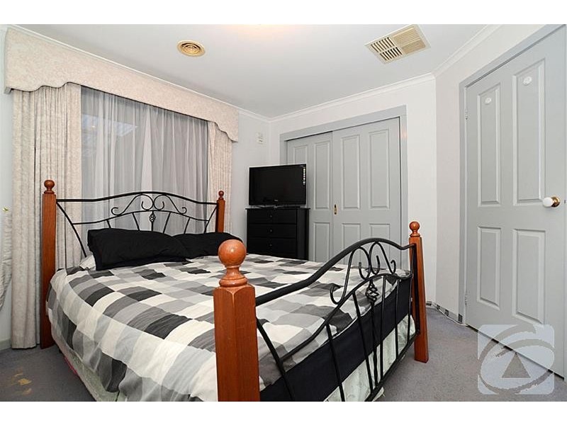 70 Catherine Drive, Hillside VIC 3037