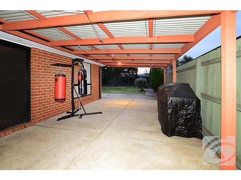 70 Catherine Drive, Hillside VIC 3037