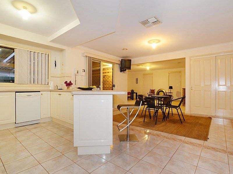 5 Muirs Court, Taylors Lakes VIC 3038