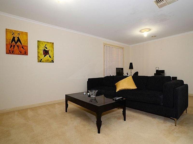 5 Muirs Court, Taylors Lakes VIC 3038