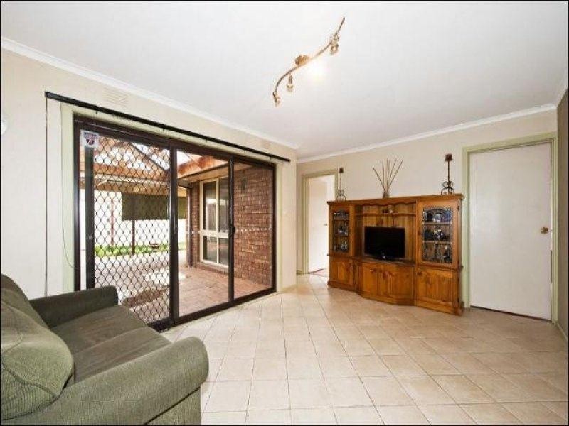 4 Revell Crescent, St Albans VIC 3021