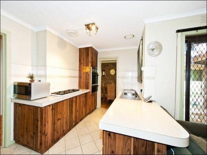 4 Revell Crescent, St Albans VIC 3021