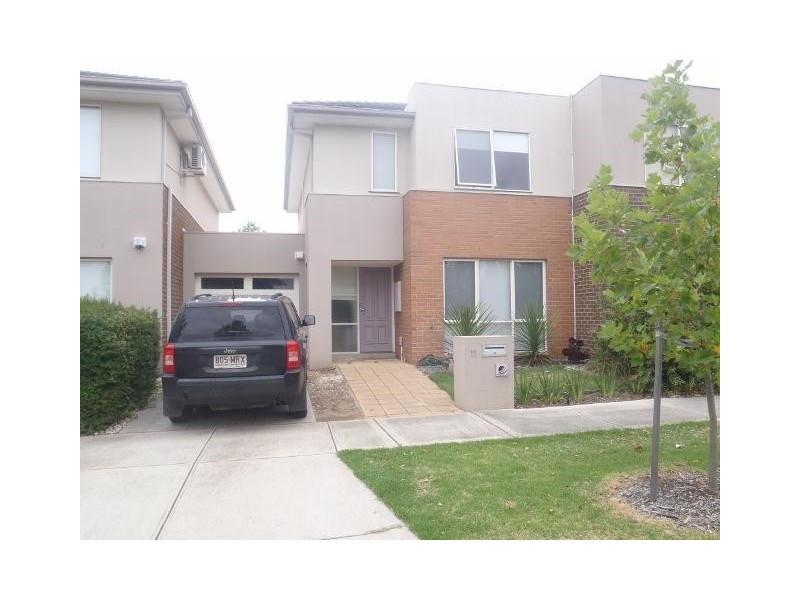 11 Wentworth Dve, Taylors Lakes VIC 3038