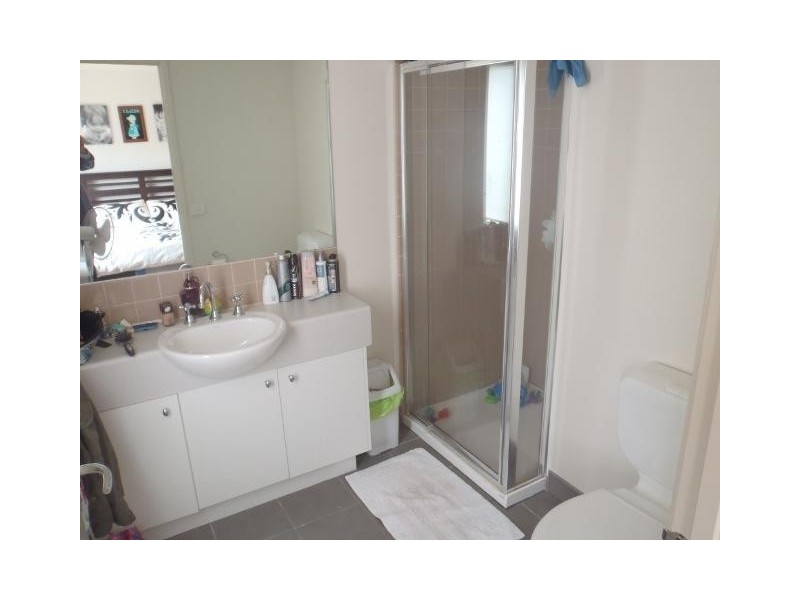 11 Wentworth Dve, Taylors Lakes VIC 3038