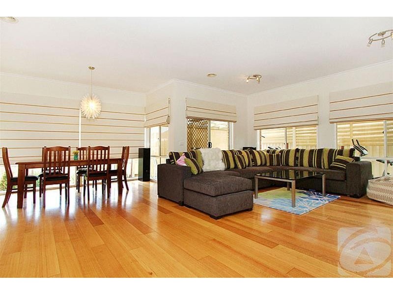 9 Power Place, Taylors Lakes VIC 3038