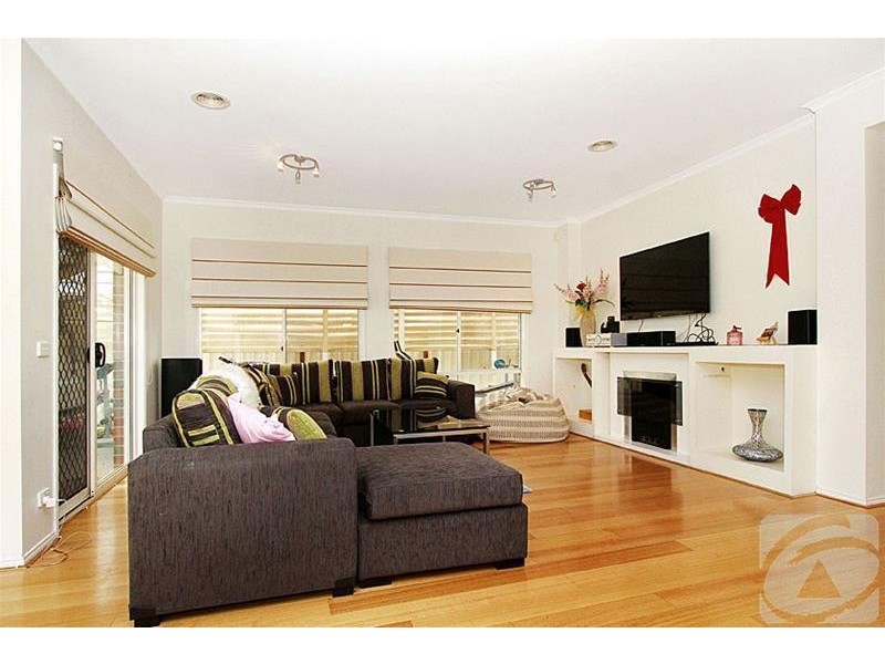 9 Power Place, Taylors Lakes VIC 3038