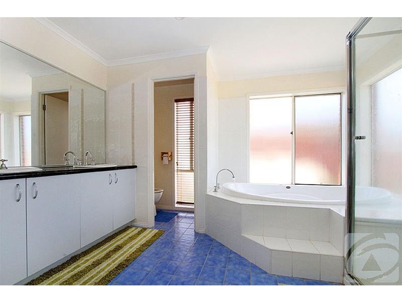 9 Power Place, Taylors Lakes VIC 3038