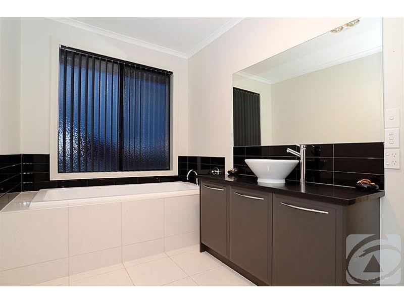 1 Springview Boulevard, Taylors Hill VIC 3037