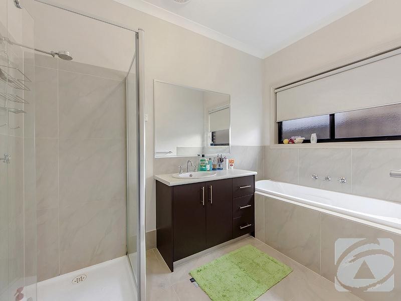 1/7 Katrina Drive, Burnside Heights VIC 3023