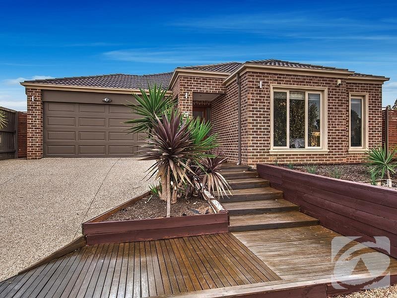 12 Cronulla Way, Taylors Hill VIC 3037