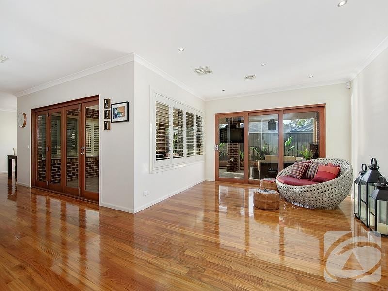 12 Cronulla Way, Taylors Hill VIC 3037