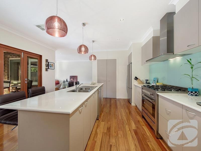 12 Cronulla Way, Taylors Hill VIC 3037