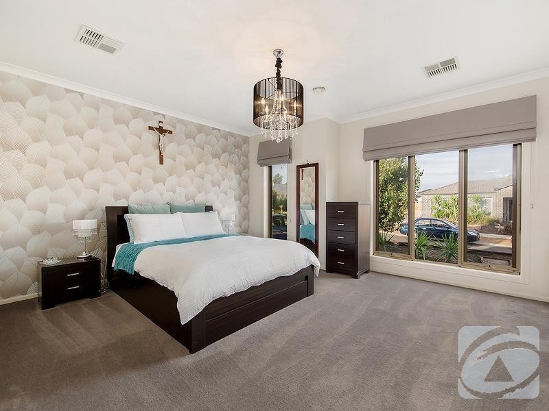 12 Cronulla Way, Taylors Hill VIC 3037