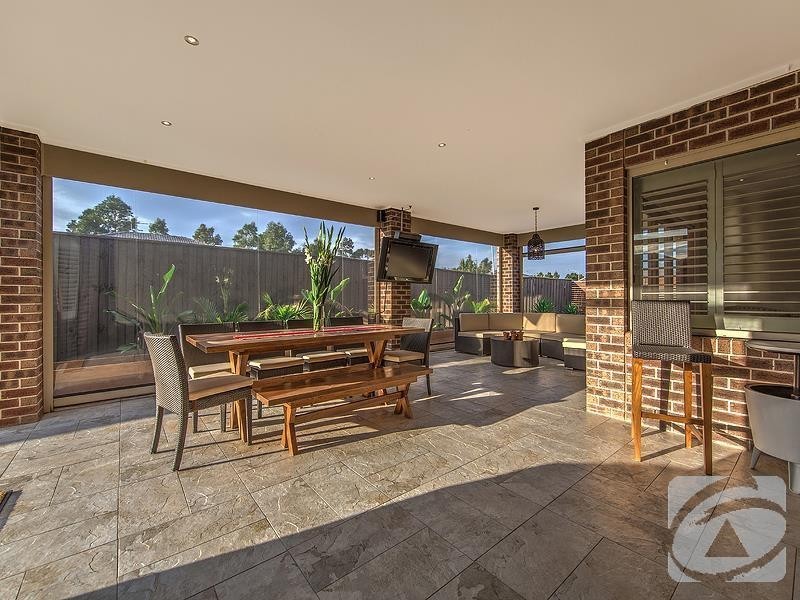 12 Cronulla Way, Taylors Hill VIC 3037