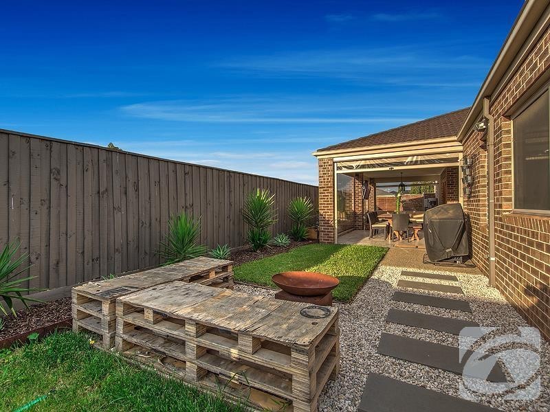 12 Cronulla Way, Taylors Hill VIC 3037