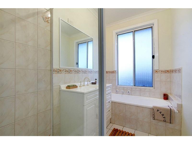 17 Cressida Crescent, Sydenham VIC 3037