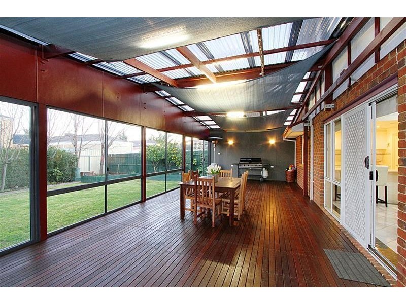 17 Cressida Crescent, Sydenham VIC 3037