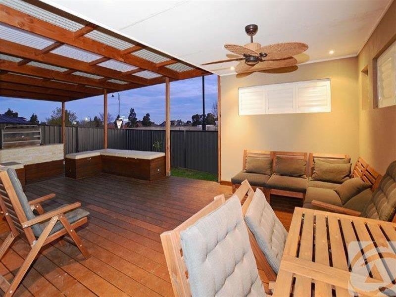 15 Domain Drive, Hillside VIC 3037