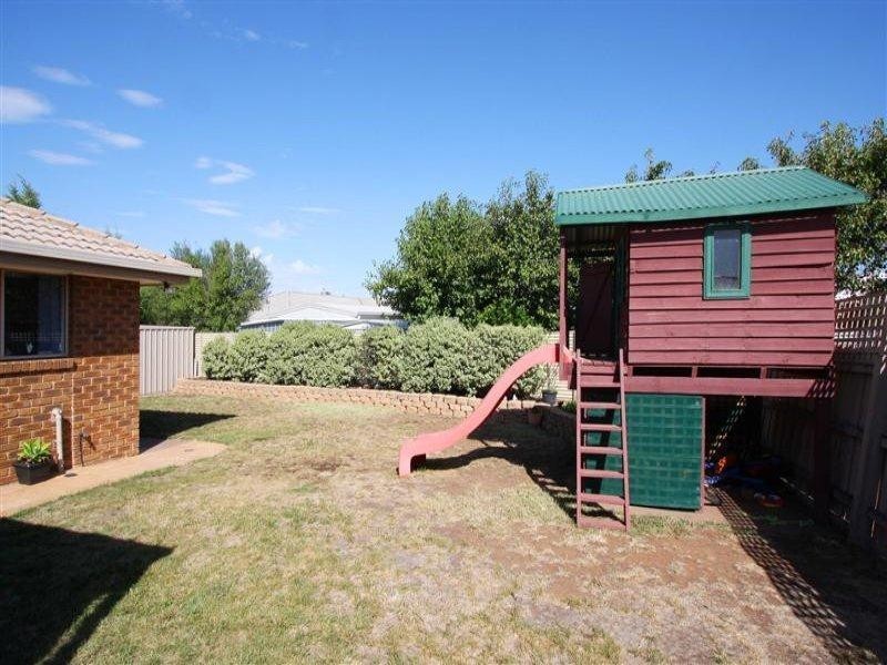 6 Barrell Court, Delahey VIC 3037