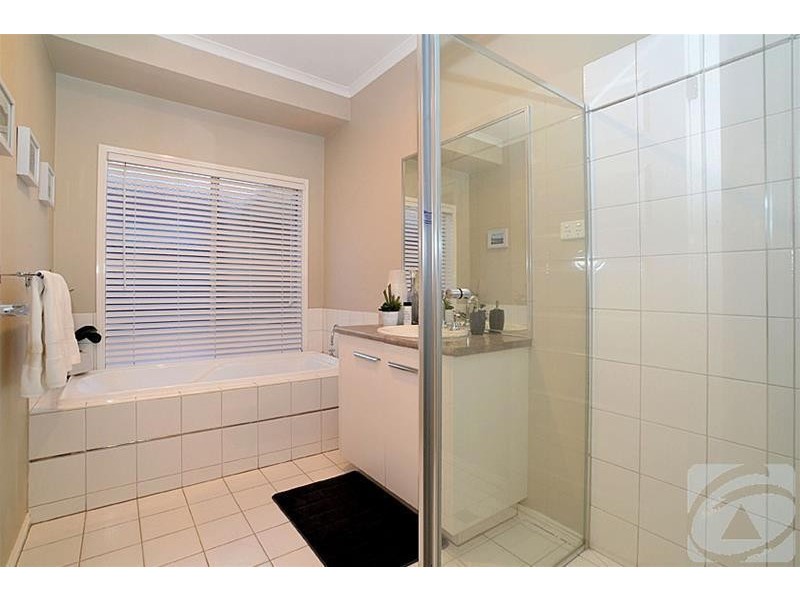 6 University Drive, Taylors Hill VIC 3037