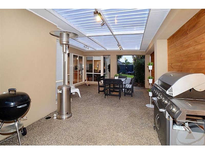 6 University Drive, Taylors Hill VIC 3037