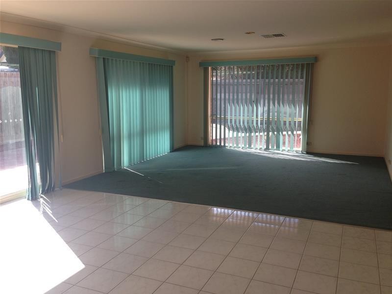 19 Wakelin Crescent, Taylors Lakes VIC 3038