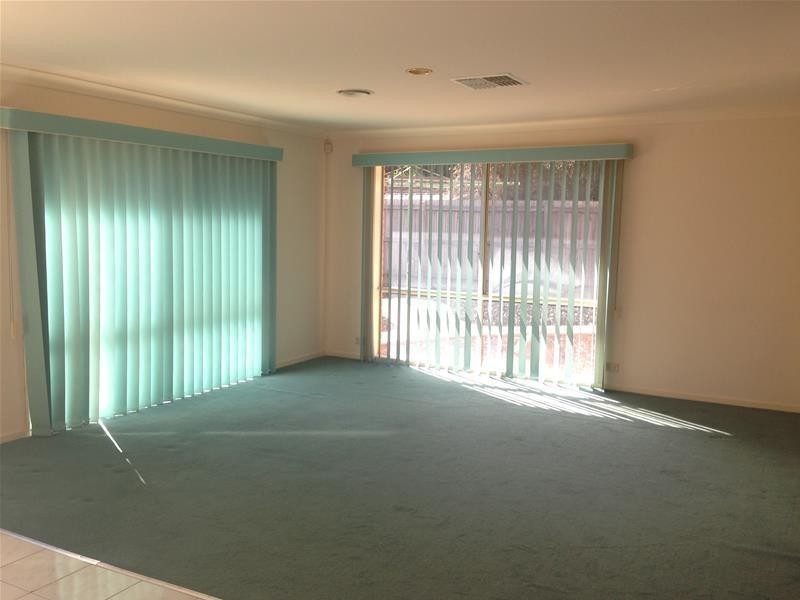 19 Wakelin Crescent, Taylors Lakes VIC 3038