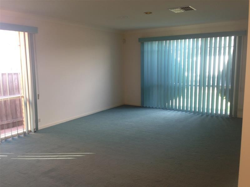 19 Wakelin Crescent, Taylors Lakes VIC 3038