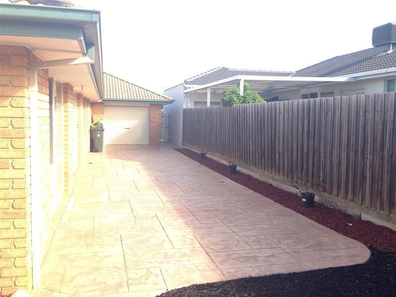 19 Wakelin Crescent, Taylors Lakes VIC 3038