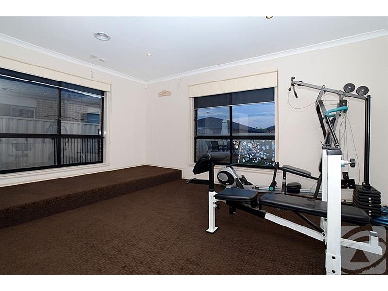 81 Jacaranda Drive, Taylors Hill VIC 3037