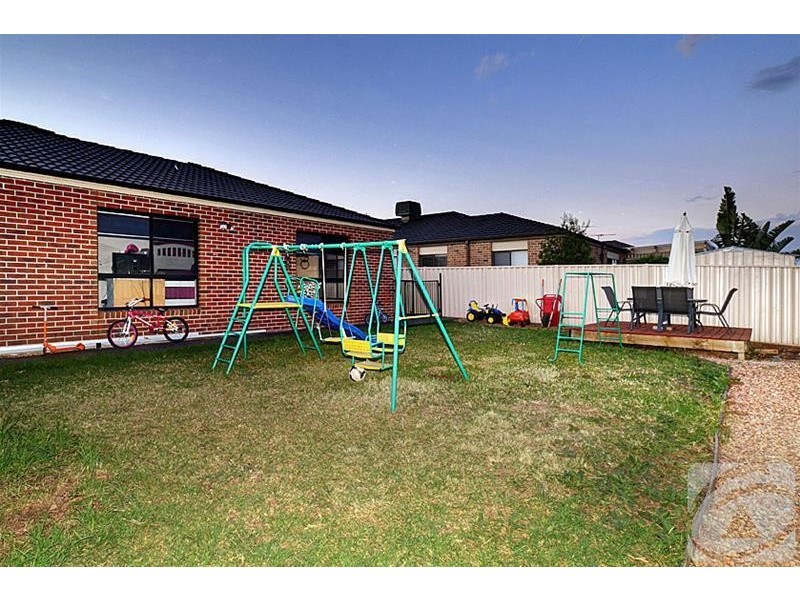 81 Jacaranda Drive, Taylors Hill VIC 3037