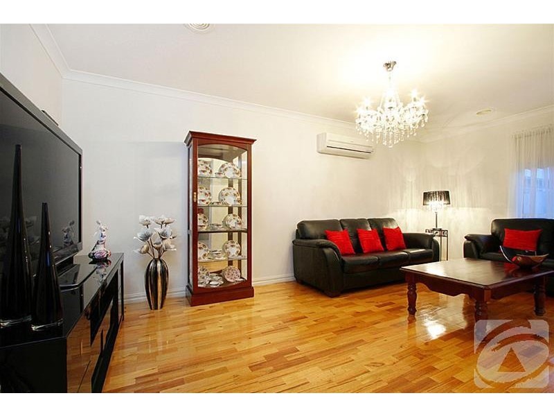 4 Marylou Court, Delahey VIC 3037