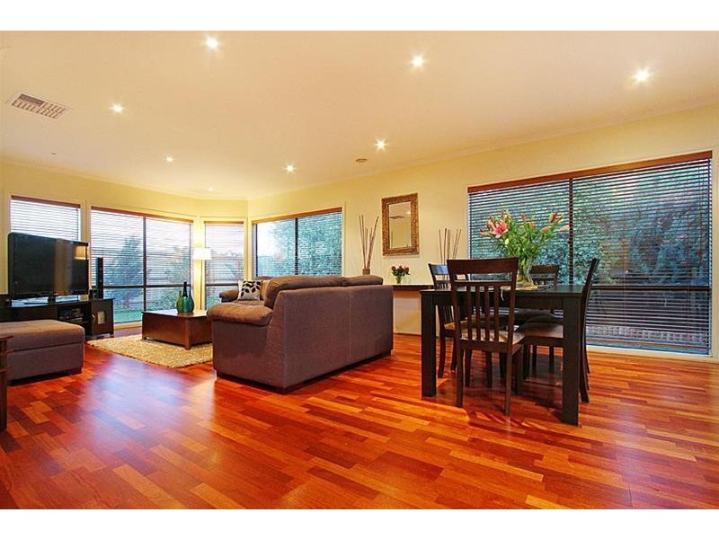 30 Cressida Crescent, Sydenham VIC 3037