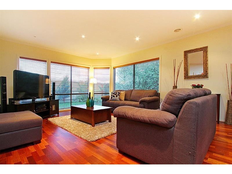 30 Cressida Crescent, Sydenham VIC 3037