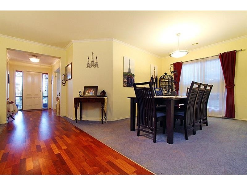 30 Cressida Crescent, Sydenham VIC 3037