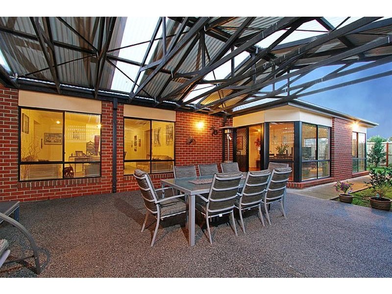 30 Cressida Crescent, Sydenham VIC 3037