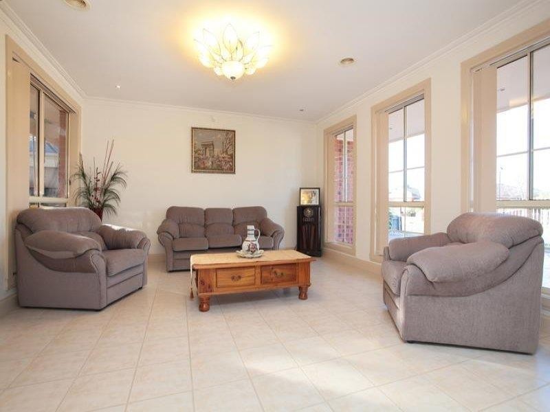 8 Moonlight Terrace, Sydenham VIC 3037