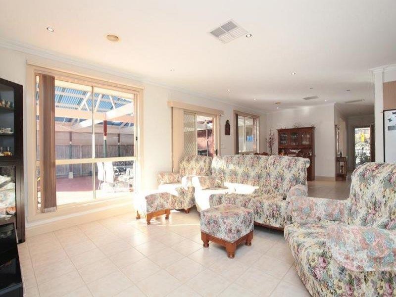 8 Moonlight Terrace, Sydenham VIC 3037