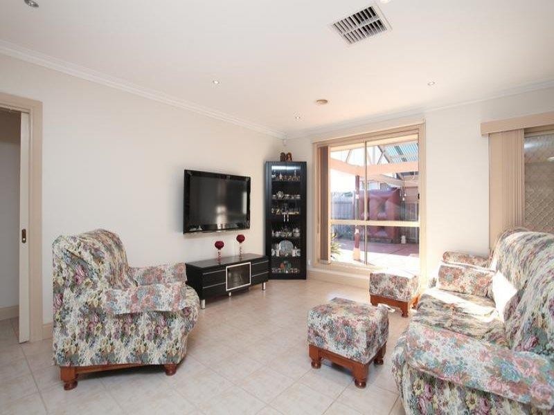 8 Moonlight Terrace, Sydenham VIC 3037