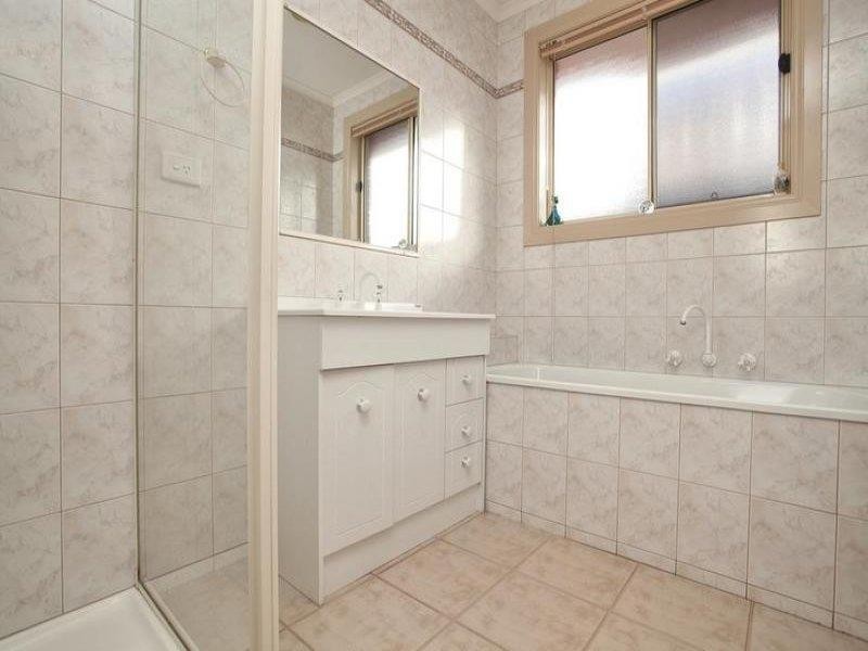 8 Moonlight Terrace, Sydenham VIC 3037