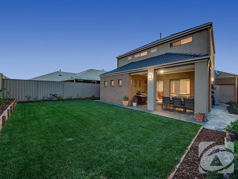 5 Turitable Way, Caroline Springs VIC 3023