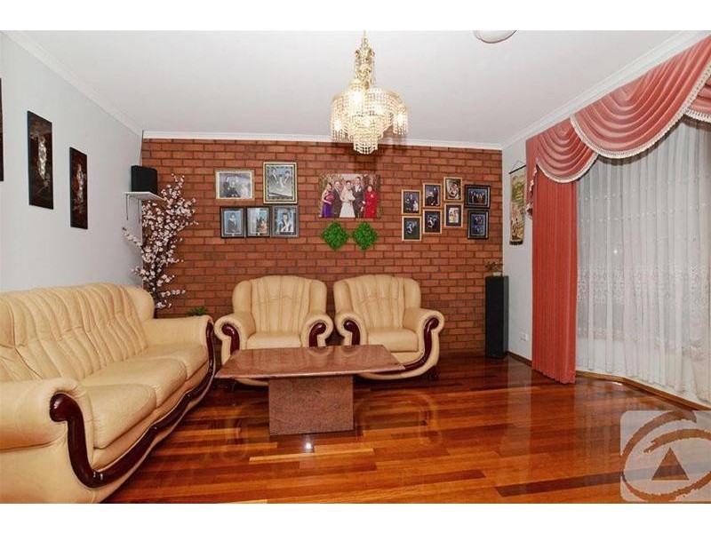 109 Parmelia Drive, Taylors Lakes VIC 3038