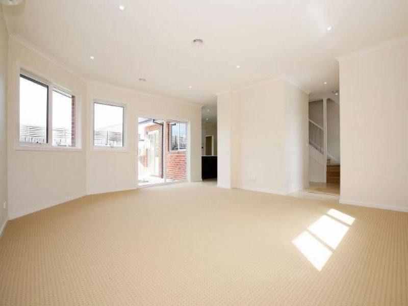 2/110 Fox Street, St Albans VIC 3021