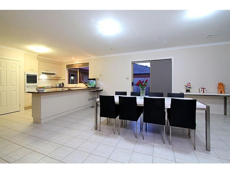 10 Delbridge Drive, Sydenham VIC 3037