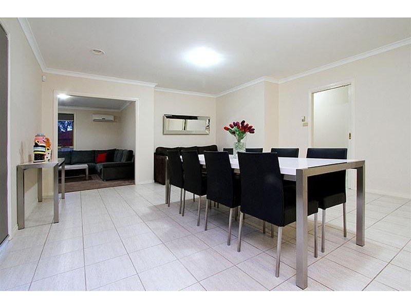 10 Delbridge Drive, Sydenham VIC 3037