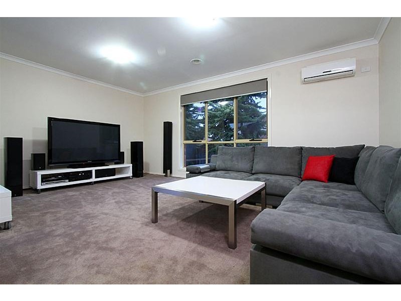 10 Delbridge Drive, Sydenham VIC 3037