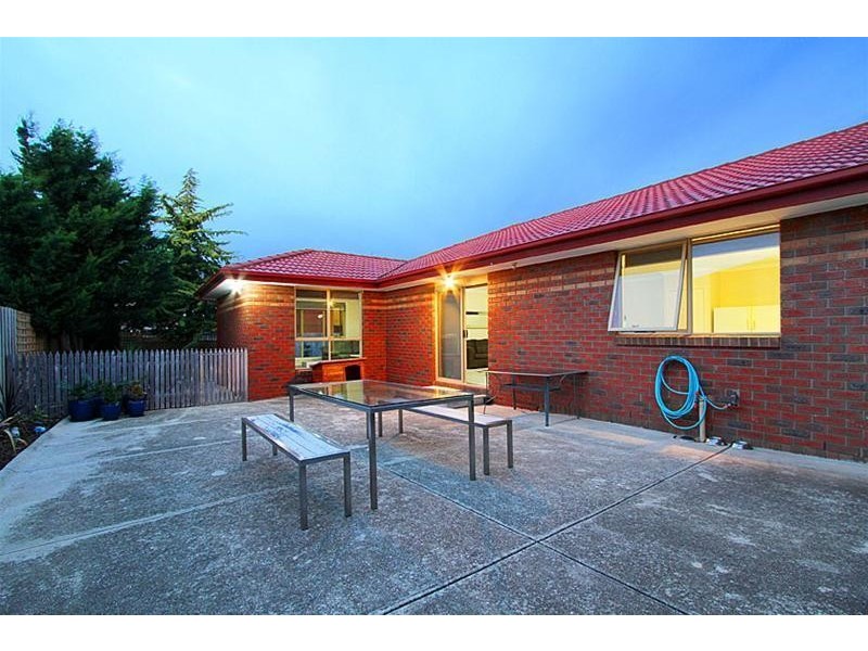 10 Delbridge Drive, Sydenham VIC 3037