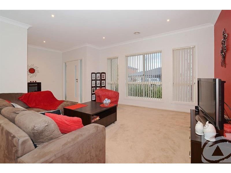 21 Kingston Drive, Taylors Hill VIC 3037
