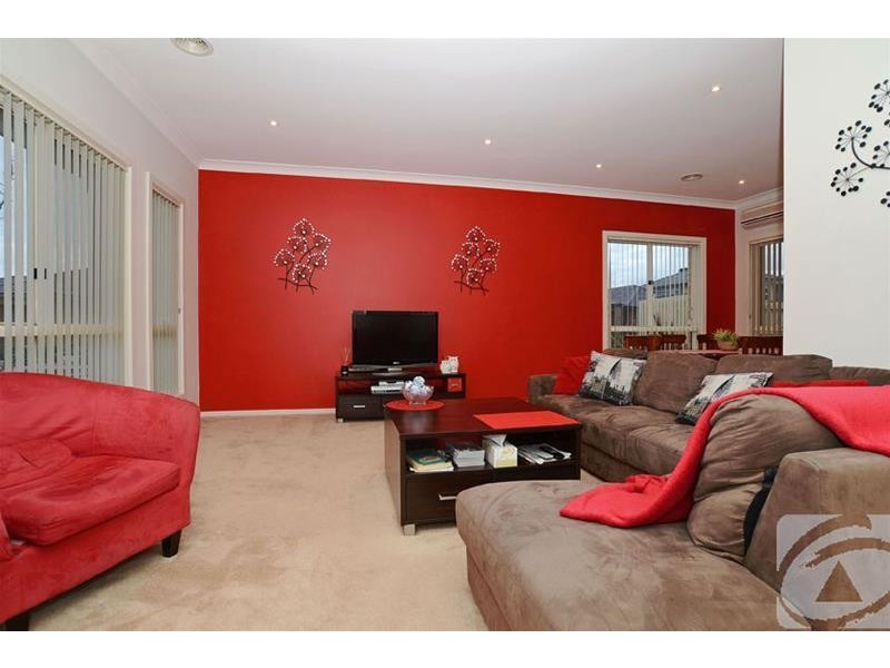 21 Kingston Drive, Taylors Hill VIC 3037